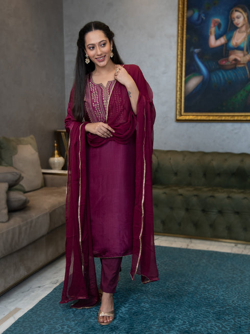 AAHELI NAYANA KURTA-PANTS & DUPATTA SET AAHELI NAYANA KURTA-PANTS & DUPATTA SET
